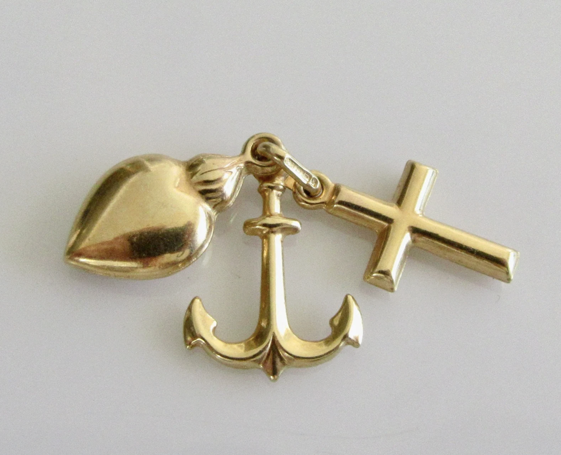 Vintage gold and silver lockets and pendants